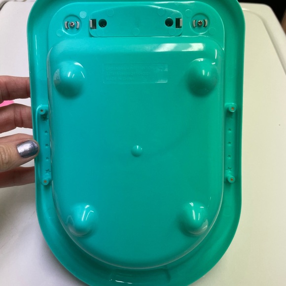 Colorful Toy Bathtub with Accessories - Picture 5 of 6